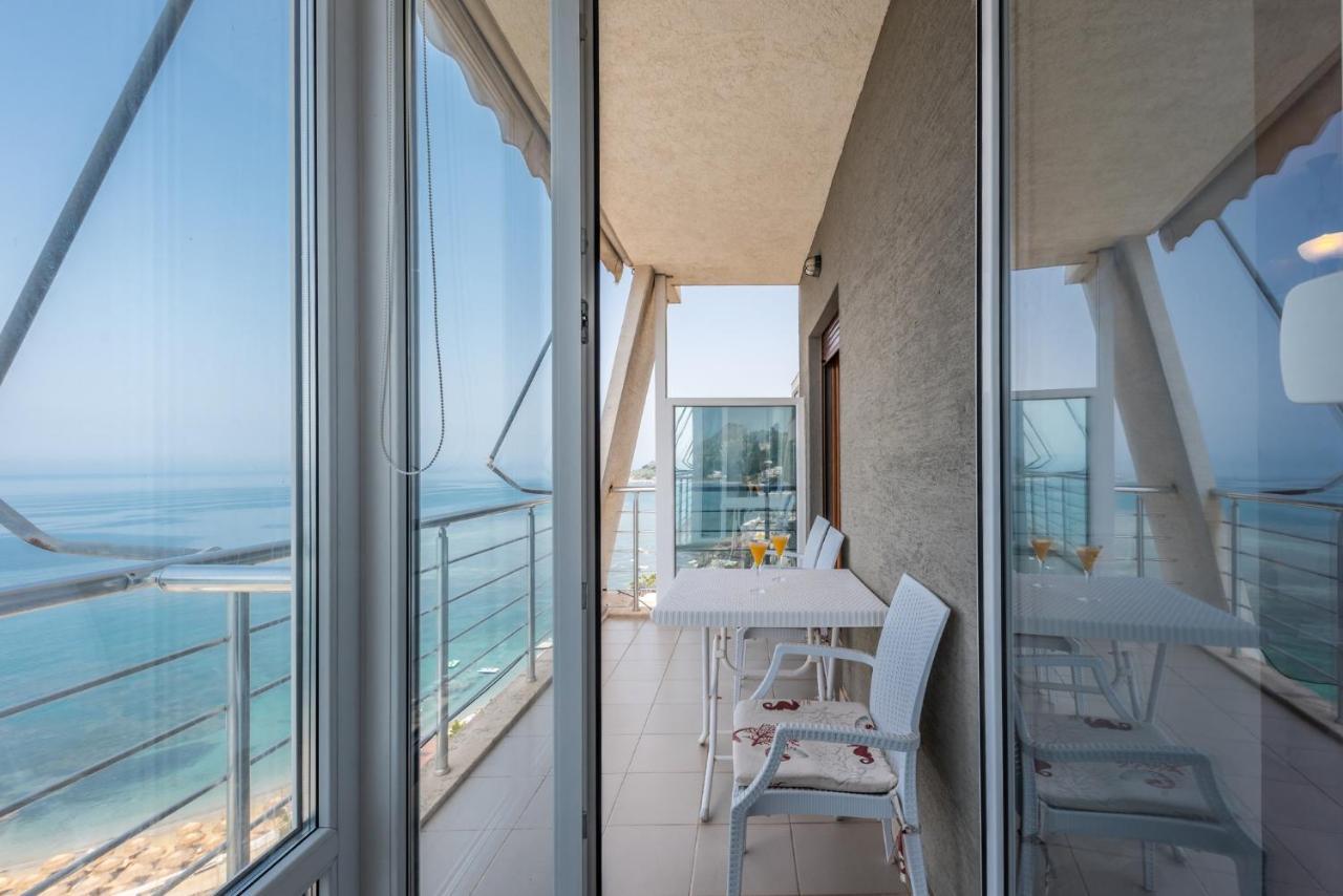 Spectacular Seaview Penthouse Apartment Durres Exterior photo